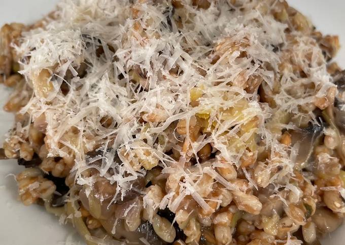 A picture of Spelt mushroom risotto.