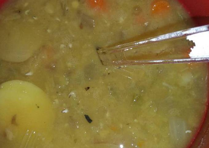 A picture of Vegetable lentil crockpot soup.