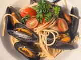 A picture of Simple Mussels & Tomato with Spaghetti.