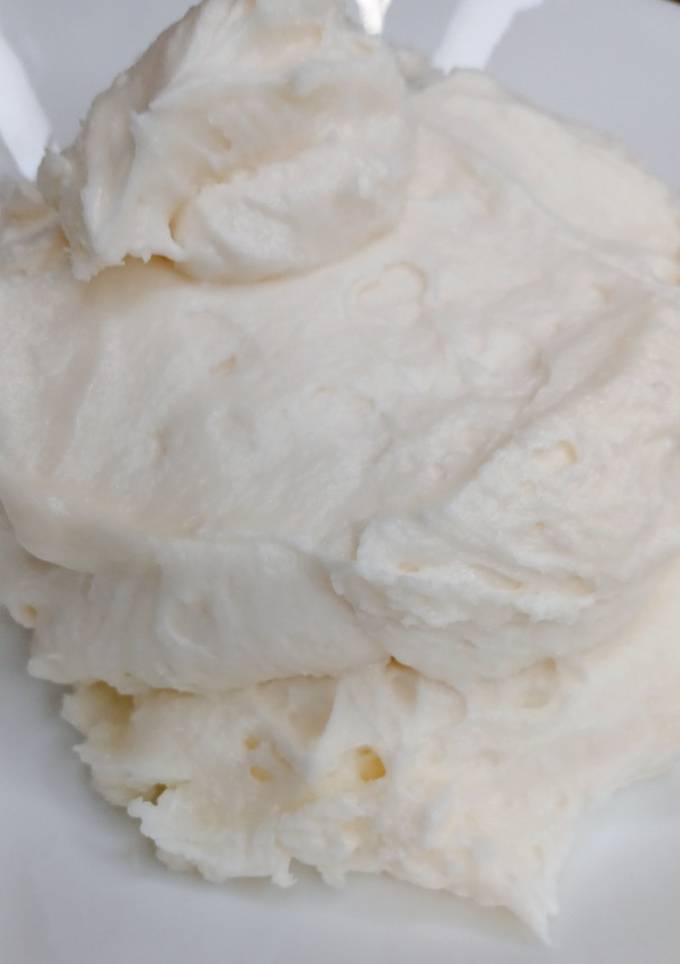 A picture of Simple Vanilla Buttercream Frosting.