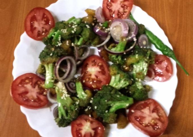 A picture of Stir fry broccoli salad 🥗.