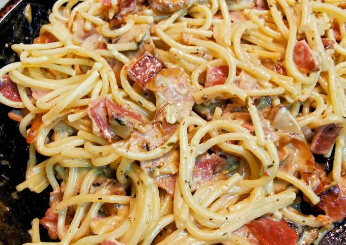 A picture of Creamy Bacon and Mushroom Pasta.