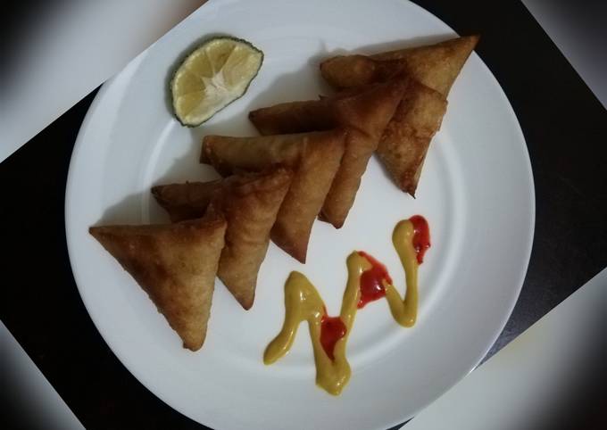 A picture of Veggie samosa.