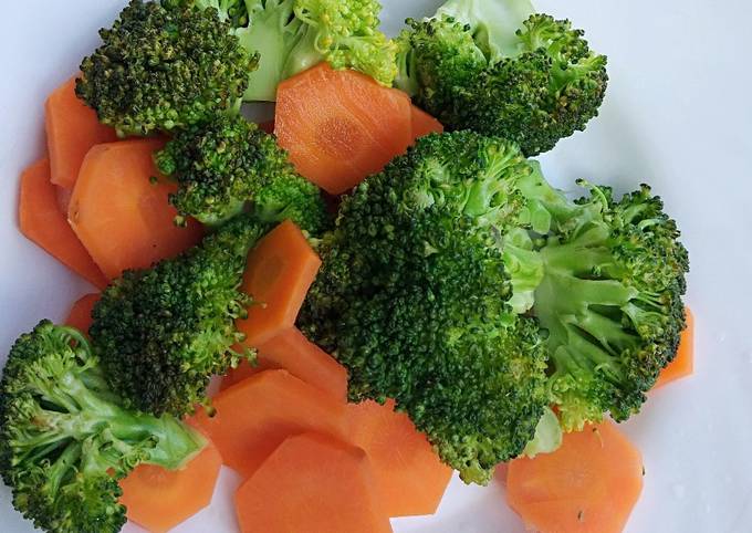 A picture of Steamed broccoli salad.