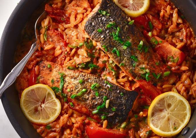 A picture of My One Pan Salmon With Creamy Tomato Orzo 🐟🍅.