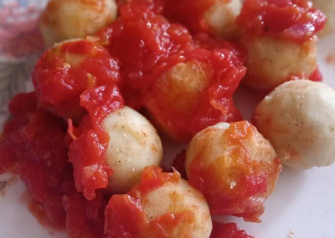 A picture of Potatoes and tomatoes.