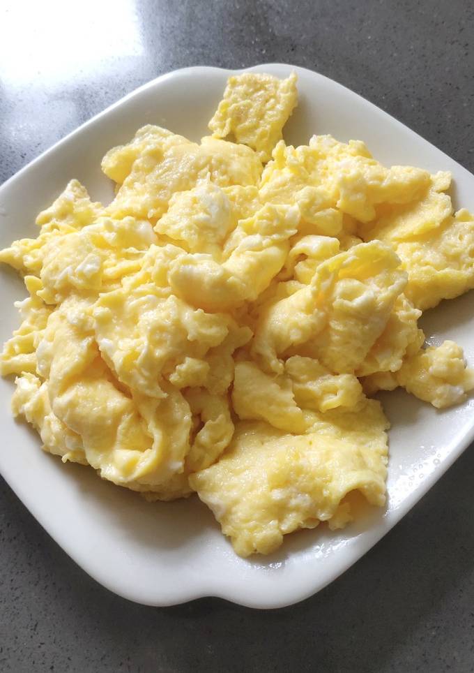 A picture of Scrambled Egg in Butter.