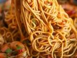 A picture of Chinese noodles.