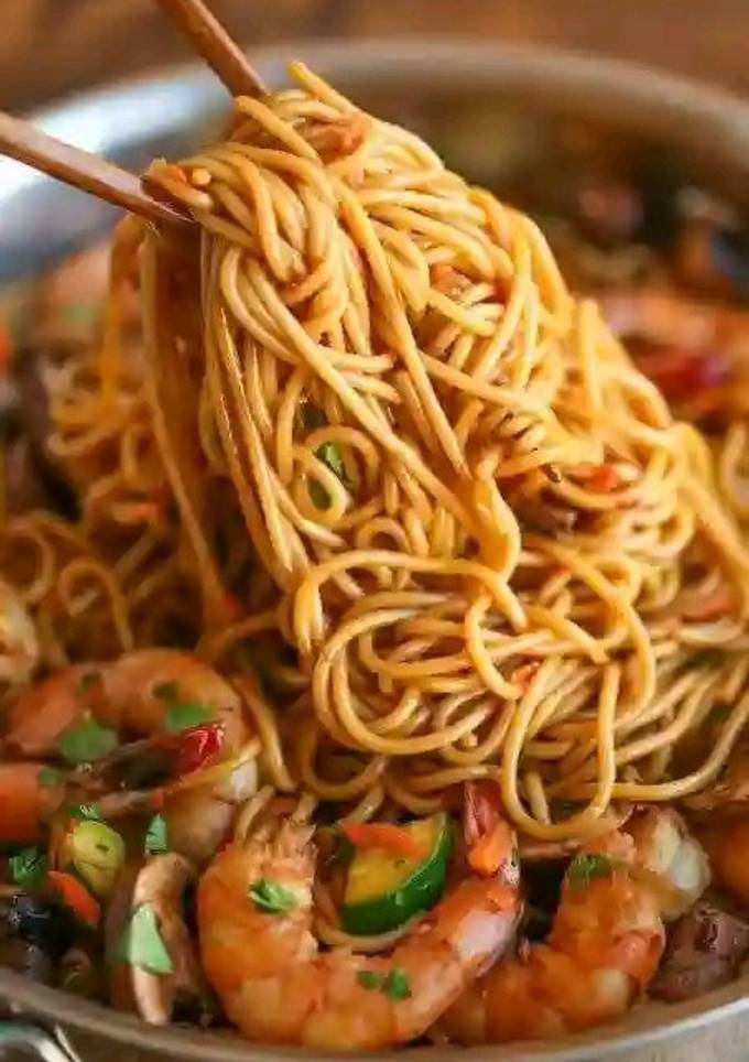 A picture of Chinese noodles.