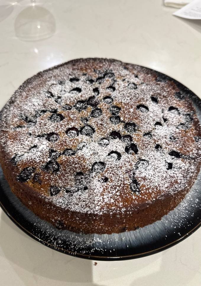 A picture of Blueberry and lemon cake.