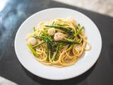 A picture of Pasta with wild asparagus and scallops.