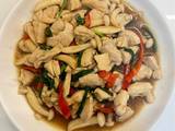 รูปของ อกไก่ผัดเห็ดชิเมจิน้ำมันหอย