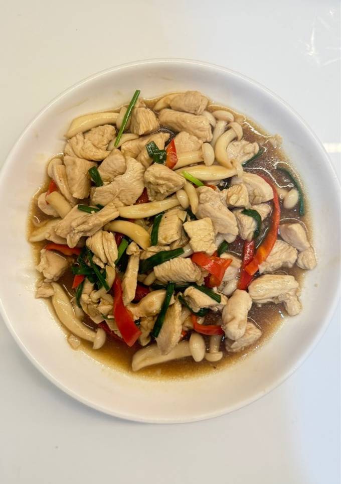 รูปของ อกไก่ผัดเห็ดชิเมจิน้ำมันหอย