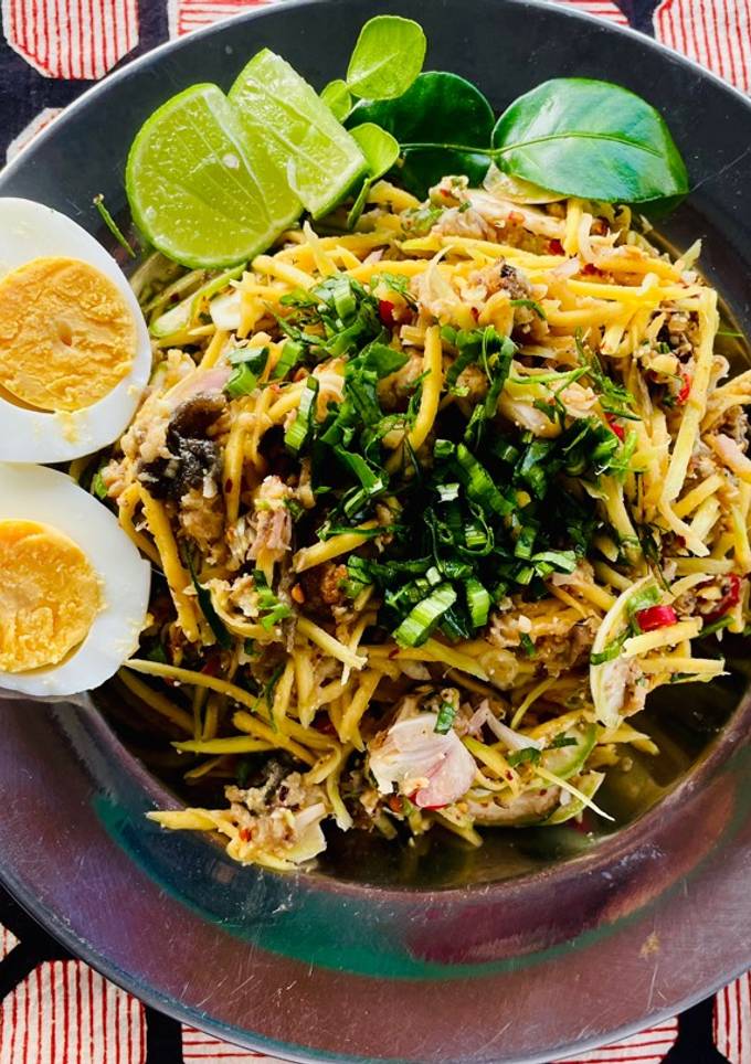 รูปของ ลาบปลาดุกสมุนไพรใส่มะม่วง🌶️🧄🥭