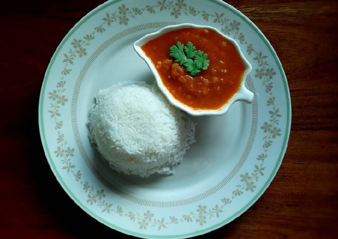 A picture of Tomato capsicum soup.