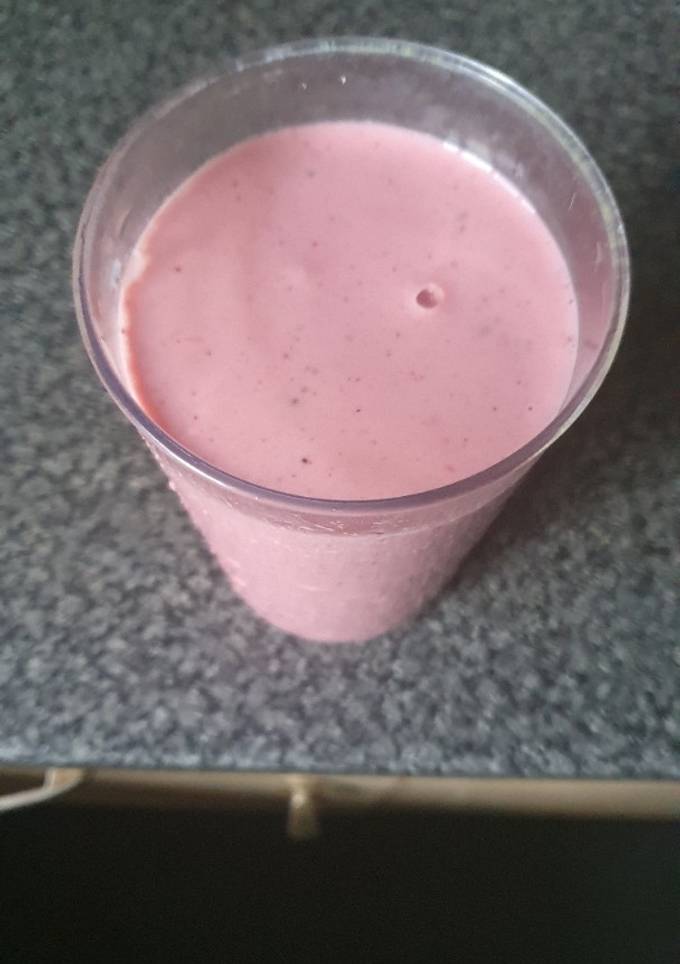 A picture of Summer Fruit and Apple Smoothie.