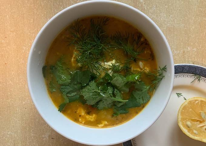 A picture of Eshkeneh - Iranian onion and fenugreek based soup.