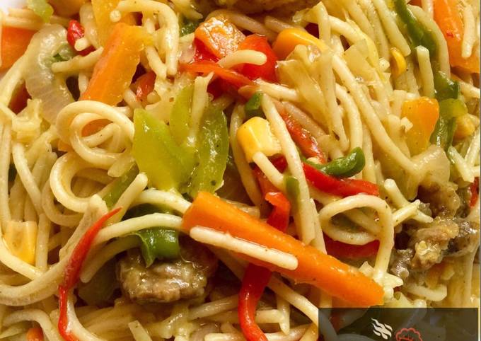 A picture of Fried spaghetti with vegetables and chopped beef.