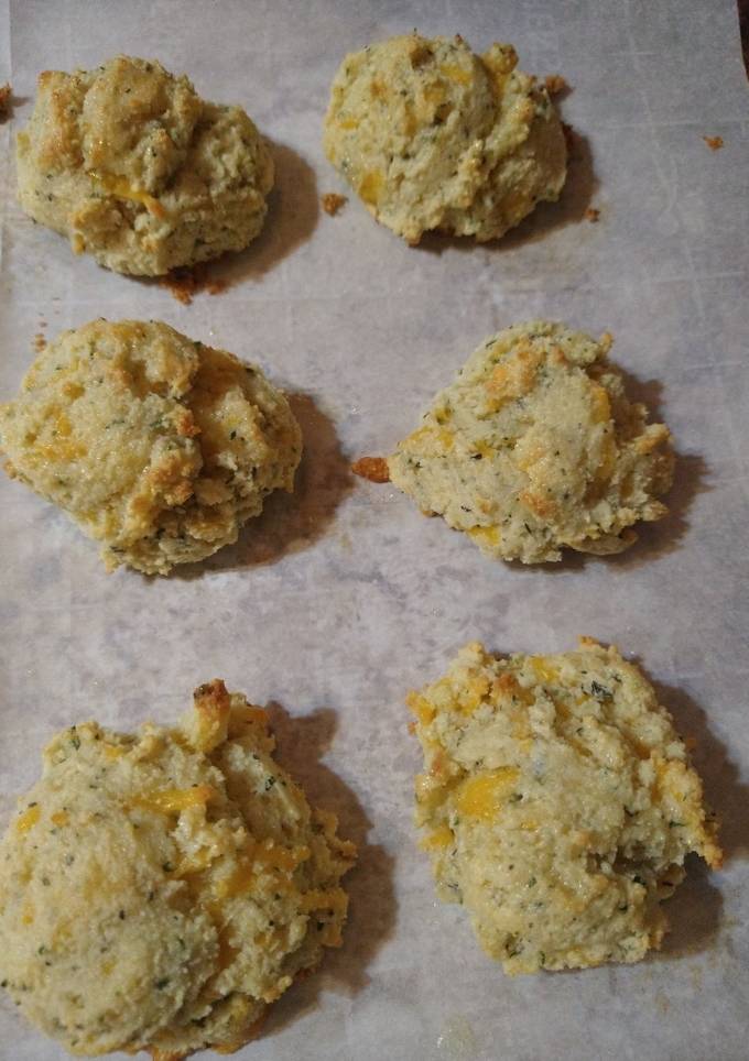 A picture of Low Carb Garlic Cheddar Biscuits.