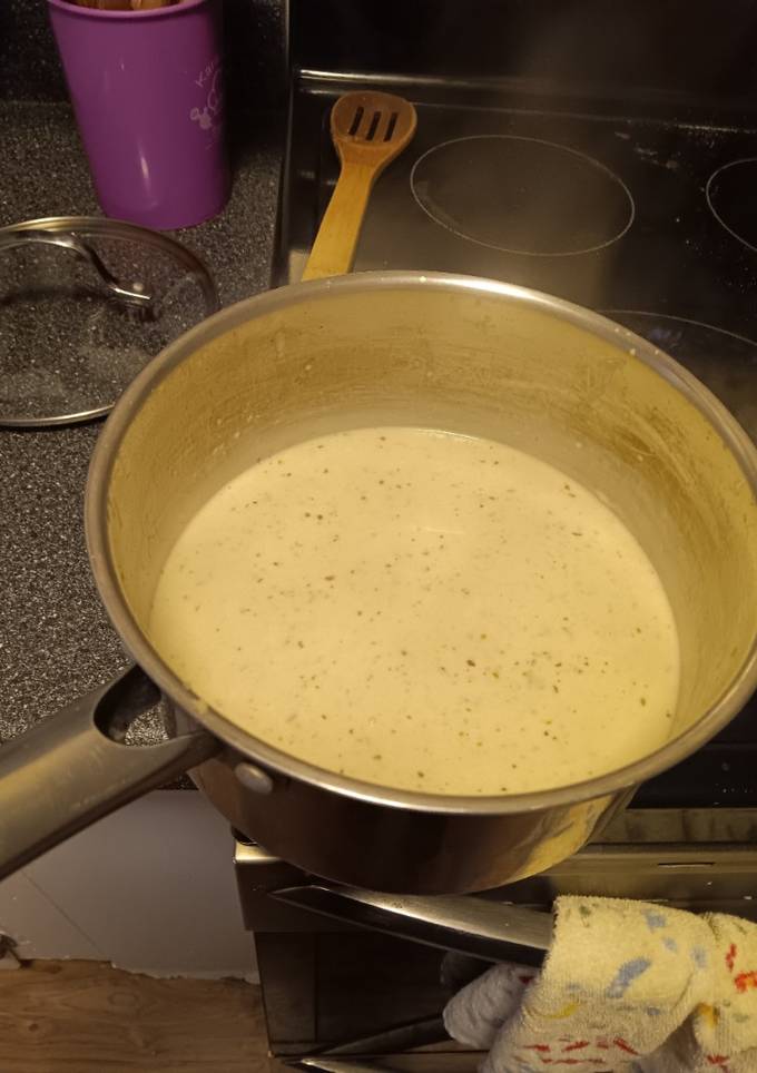 A picture of Simple, quick Alfredo sauce.