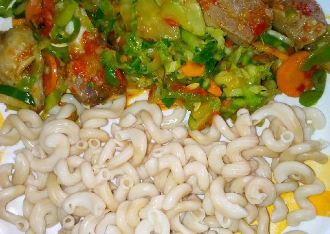 A picture of Macaroni da vegetables sauce.