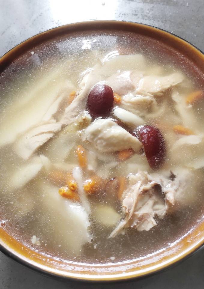 A picture of Herbs Chicken Soup.