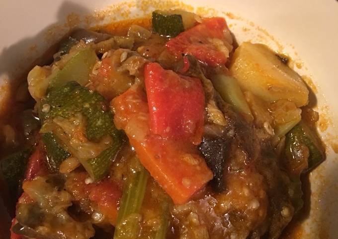 A picture of Mixed garden vegetable stew (τουρλού)🇬🇷.