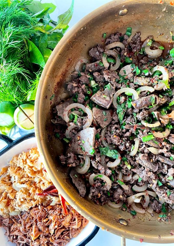 รูปของ คั่วลาบเหนือ🌶️สำหรับปีใหม่เมือง🧄(Local stir- fried minced pork with northern Thai Laab Spice)🌶️