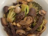 A picture of PEPPERED BEEF STIR FRY WITH BROCCOLI, CASHEWS AND TAGLIATELLE.