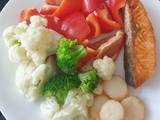 A picture of Salmon, scallops and veggies combo.