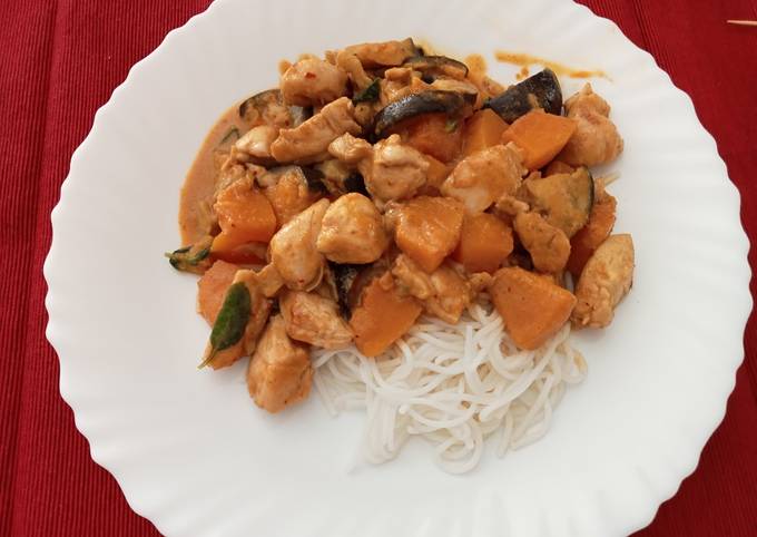 รูปของ ขนมจีนแกงเขียวหวานไก่ฟักทอง