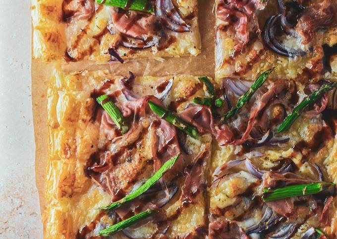 A picture of Summertime Red Onion, Asparagus & Prosciutto Tart.