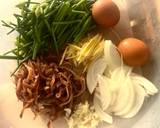 รูปขั้นตอนการทำที่ 1 ของ เห็ดหูหนูเส้นผัดกุ่ยช่ายกับไข่🍄🥚🍳