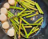 A picture of step 5 of Pasta with wild asparagus and scallops.