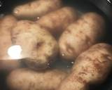 A picture of step 1 of Chili Potatoes.