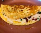 A picture of step 8 of Omelette with Crispy Bacon, Vegetables and Mozzarella Cheese.