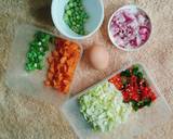 A picture of step 2 of Egg and Vegetable Stir-fried Noodles.