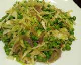 A picture of step 3 of Steamed cabbage and peas #4weekschallenge.