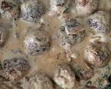 A picture of step 8 of Meatballs in mushroom cream sauce.