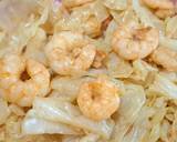 รูปขั้นตอนการทำที่ 4 ของ ข้าวราดกะหล่ำปลีผัดกุ้ง