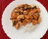 รูปขั้นตอนการทำที่ 2 ของ ขนมจีนแกงเขียวหวานไก่ฟักทอง