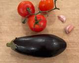 A picture of step 1 of 🍝 Aubergine, beef mince, fresh tomatoes pasta.