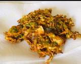 A picture of step 7 of Indonesian Vegetable Fritters (bakwan sayur).