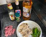 A picture of step 1 of Stir-fried beef with sugar snap pea and mushroom on rice.