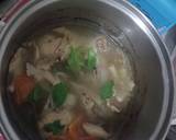 รูปขั้นตอนการทำที่ 4 ของ ต้มยำน่องไก่ เด็กทานได้