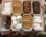 A picture of step 1 of S’mores snackle box.