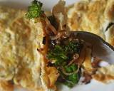 A picture of step 8 of Omelette Stuffed With Onions & Broccoli.