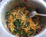 A picture of step 4 of Vegetable Noodles.