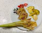 A picture of step 1 of Ayam Masak Merah Malaysia (Chicken in spicy tomato sauce).