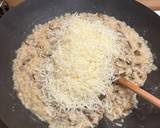 A picture of step 4 of Creamy mushroom risotto.